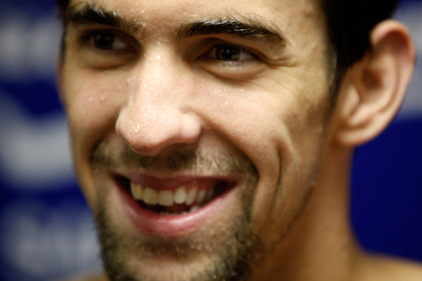 Michael Phelps menentang FINA
