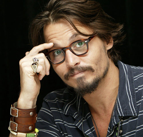 Johnny Depp Menghindari Angelina Jolie