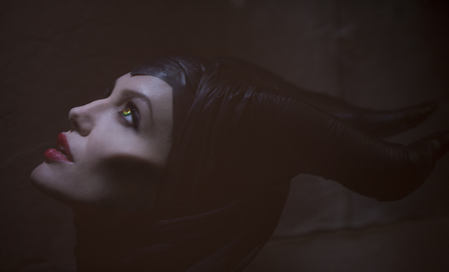 Make-Up Angelina Jolie Sebagai Maleficent Terinspirasi Dari Lady Gaga