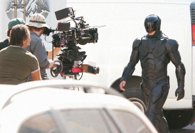 ‘Kostum’ Robocop Terbaru Mirip Batman?