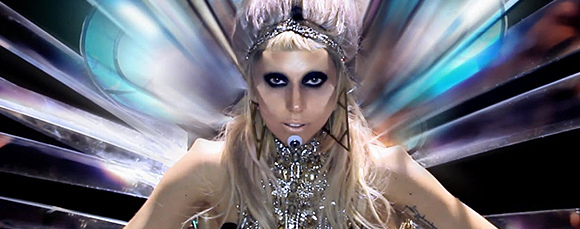 Lady Gaga Menyanyi Di Luar Angkasa