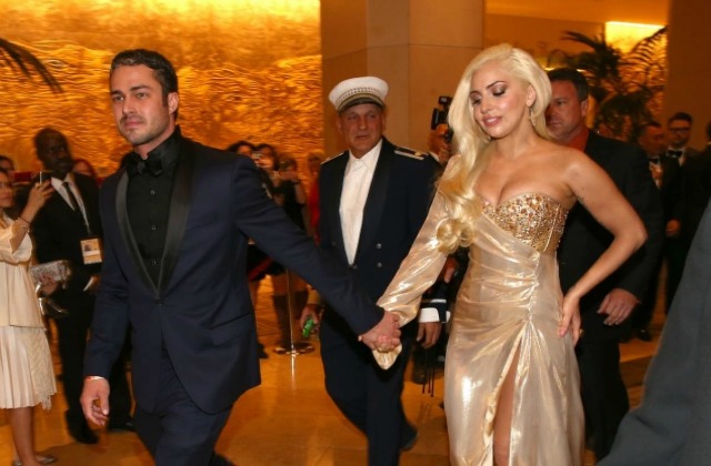 Lady Gaga Berencana Menikah di Luar Angkasa
