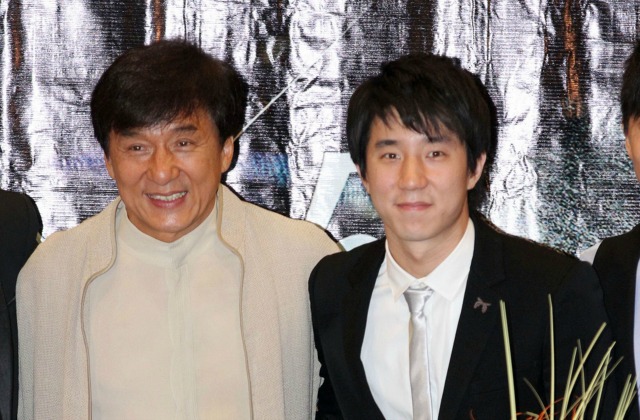 Jackie Chan Meminta Maaf