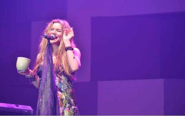 Joss Stone sebar single The Answer di YouTube