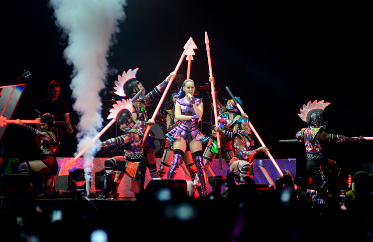 Konser Katy Perry di Jakarta: “Timnya orang gila semua nih pasti”