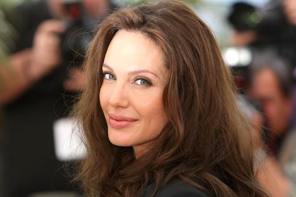 Trik quality time Angelina Jolie untuk keluarga