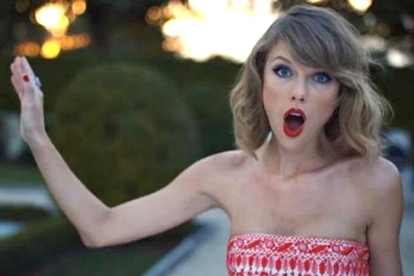 Penyanyi Taylor Swift gagal make up depan publik?