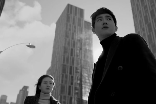 Duh gantengnya Suho EXO di teaser music video “Crosswalk” milik Jo Kwon!
