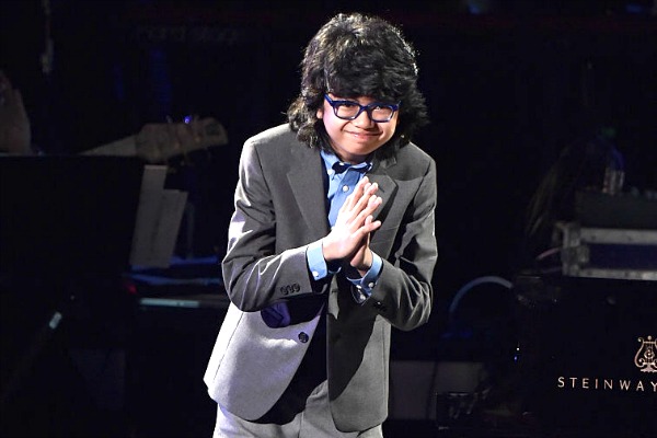 Joey Alexander foto bersama Johnny Depp di Grammy Awards 2016