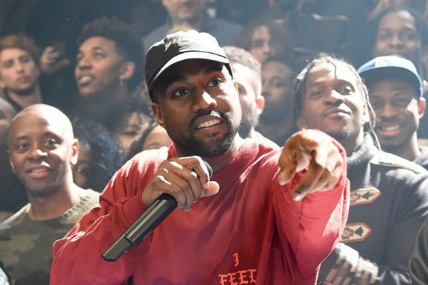 Wow! Kanye West habiskan $2 juta hanya untuk merilis sepatu