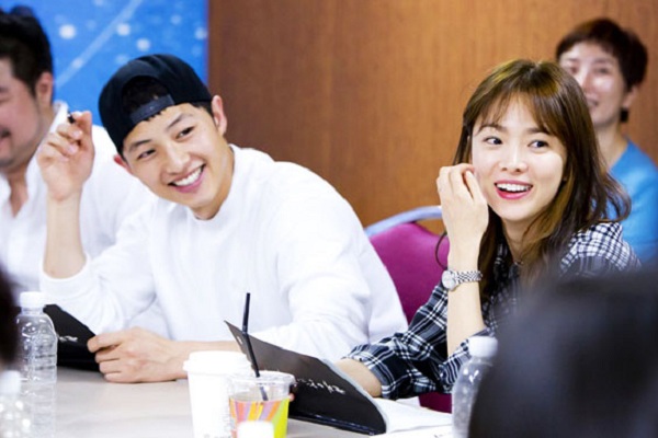 Jangan iri! Song Joongki dan Song Hye Kyo ciuman dalam teaser terbaru Descendants of The Sun