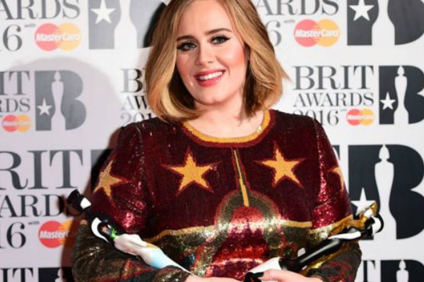Congratulations, Adele yang telah meraih empat trofi BRIT Awards 2016!