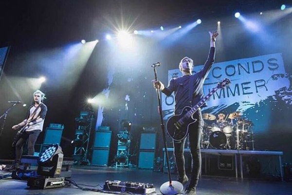 5 Seconds Of Summer sukses sihir fans di Indonesia