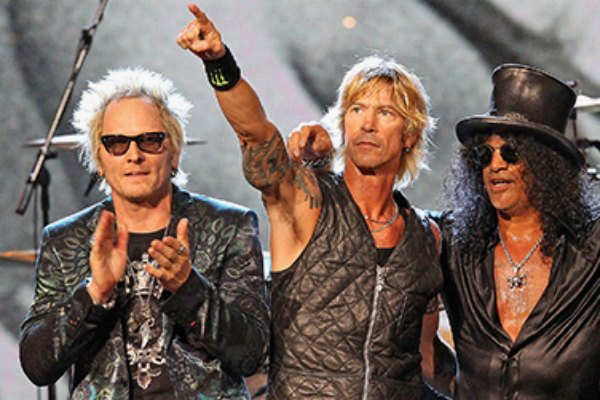 Axl Rose dan Slash reunian di konser Guns N’ Roses