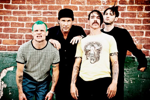 Video: Red Hot Chili Peppers “Dark Necessities”