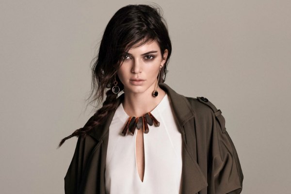 Kendall Jenner terharu jadi model cover Vogue edisi spesial!