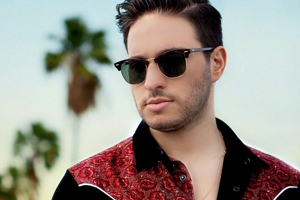 Jonas Blue, pekerjaan terkeren adalah seorang DJ!