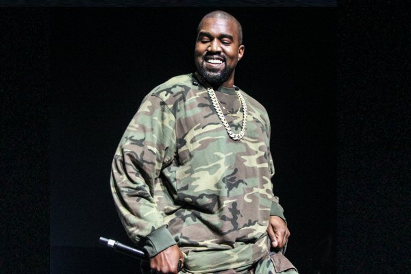 Kanye West punya instagram, apa foto pertamanya?