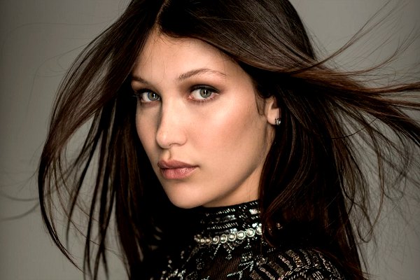 Bella Hadid jadi perancang busana!