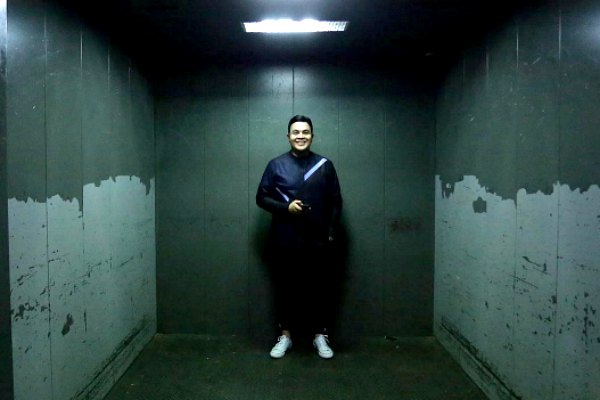 Tulus meraih Indonesian Top Male Artist 2016 dari Spotify