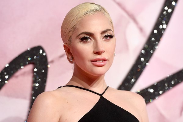 Lady Gaga kembali ke studio, akankah ada musik baru di awal 2017?