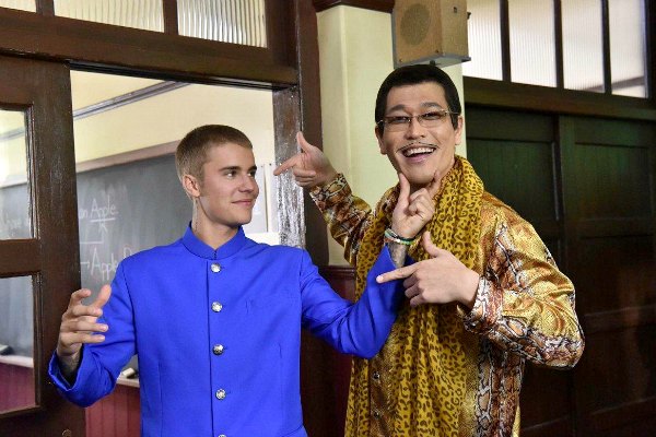Justin Bieber bertemu dengan Piko-Taro! Mau ngapain yaa?