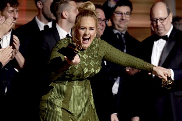 Adele patahkan piala Grammy untuk Beyonce!