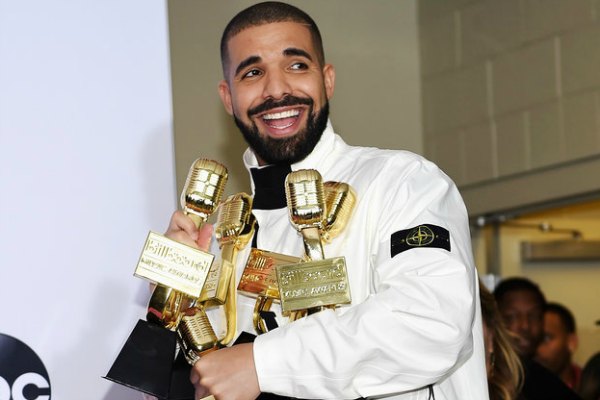 Drake menang banyak di Billboard Music Awards 2017!