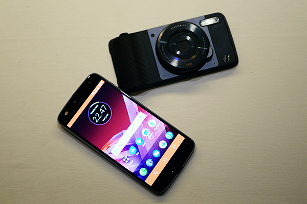 Motorola Moto Z2 Play cukup menggoda untuk dimiliki
