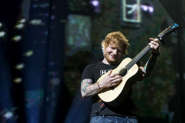 Ed Sheeran patah tulang, konser Asia masih tanda tanya!
