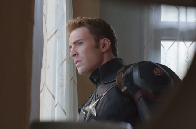 Chris Evans pamer video di balik layar Captain America