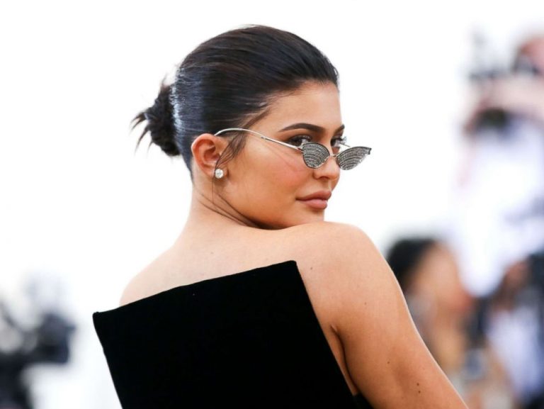10 Style Kylie Jenner yang lo tiru, itu juga kalau bisa ya!
