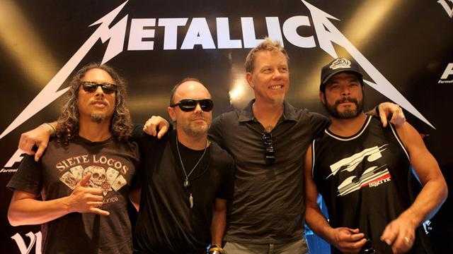 Metallica Batalkan Konser Demi Kesembuhan Vokalis!