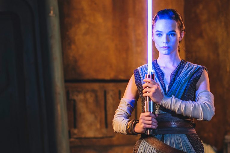Disney Bakal Bikin Lightsaber Yang Sama Kaya Di Film Star Wars