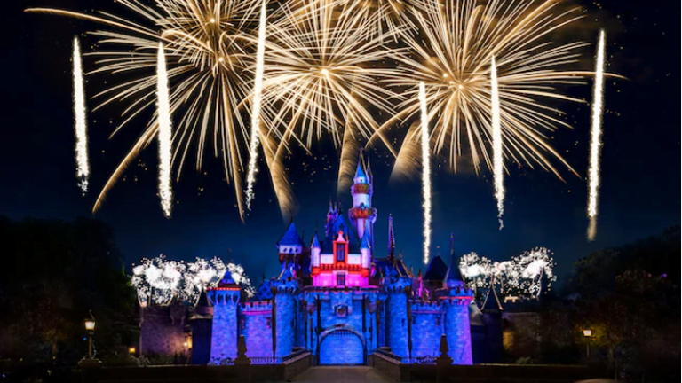 Disneyland Bakal Lanjutan Tradisi Pesta Kembang Api
