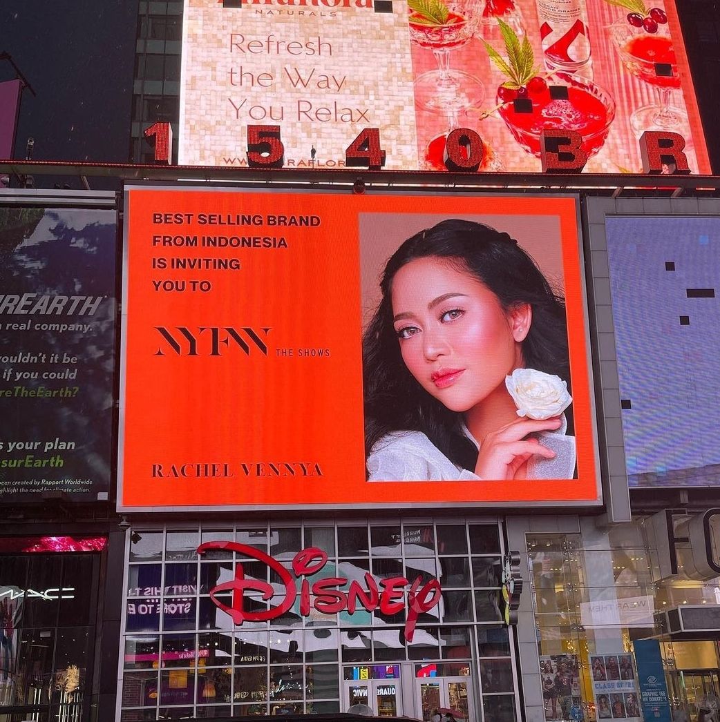Sering Pajang Artis Indonesia, Berapa Sih Tarif Pasang Iklan di Times Square New York?