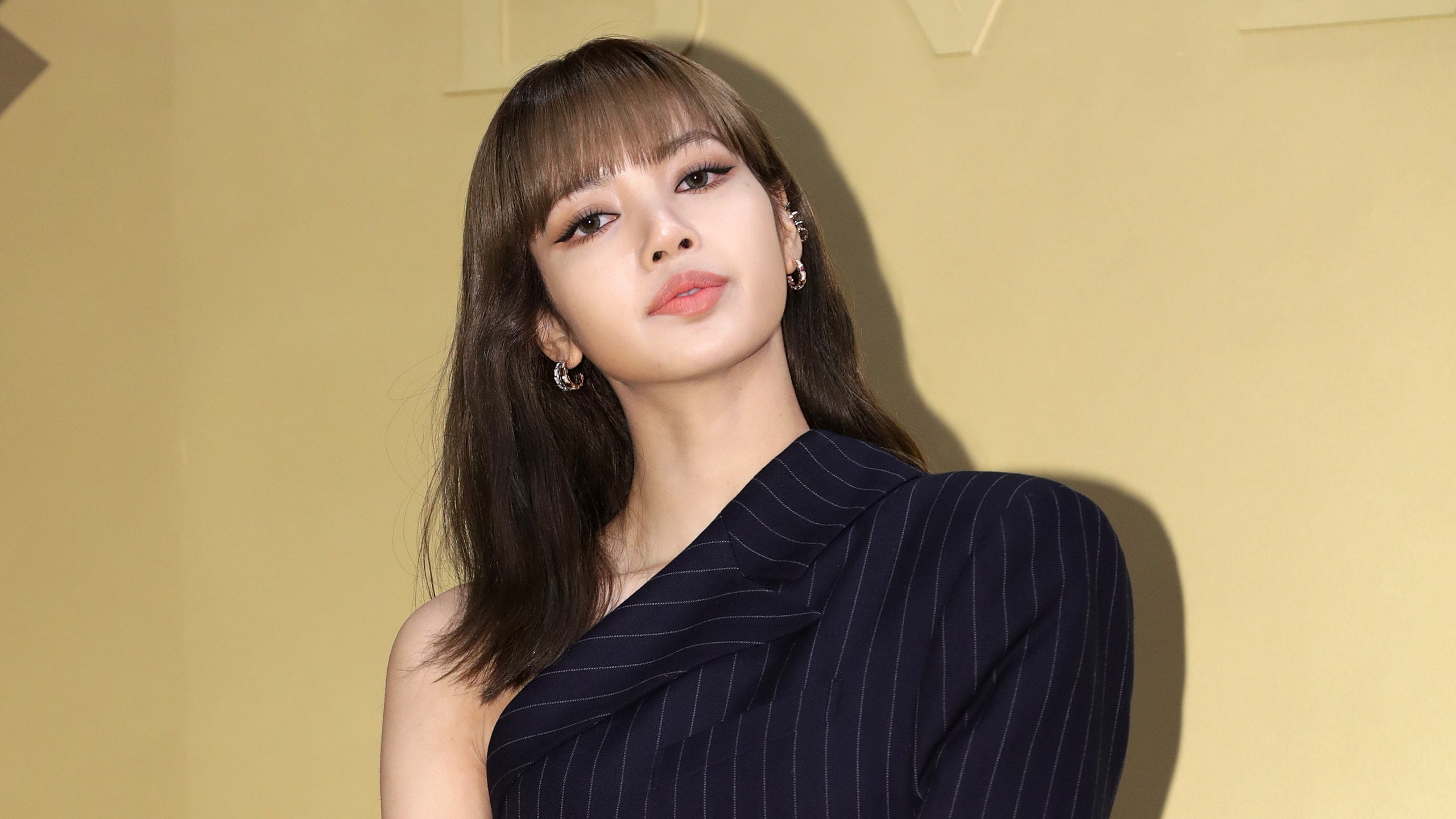 Lisa BLACKPINK Gak Dibolehin Ikut Acara Di Paris, Fans Tuntut YG Entertainment