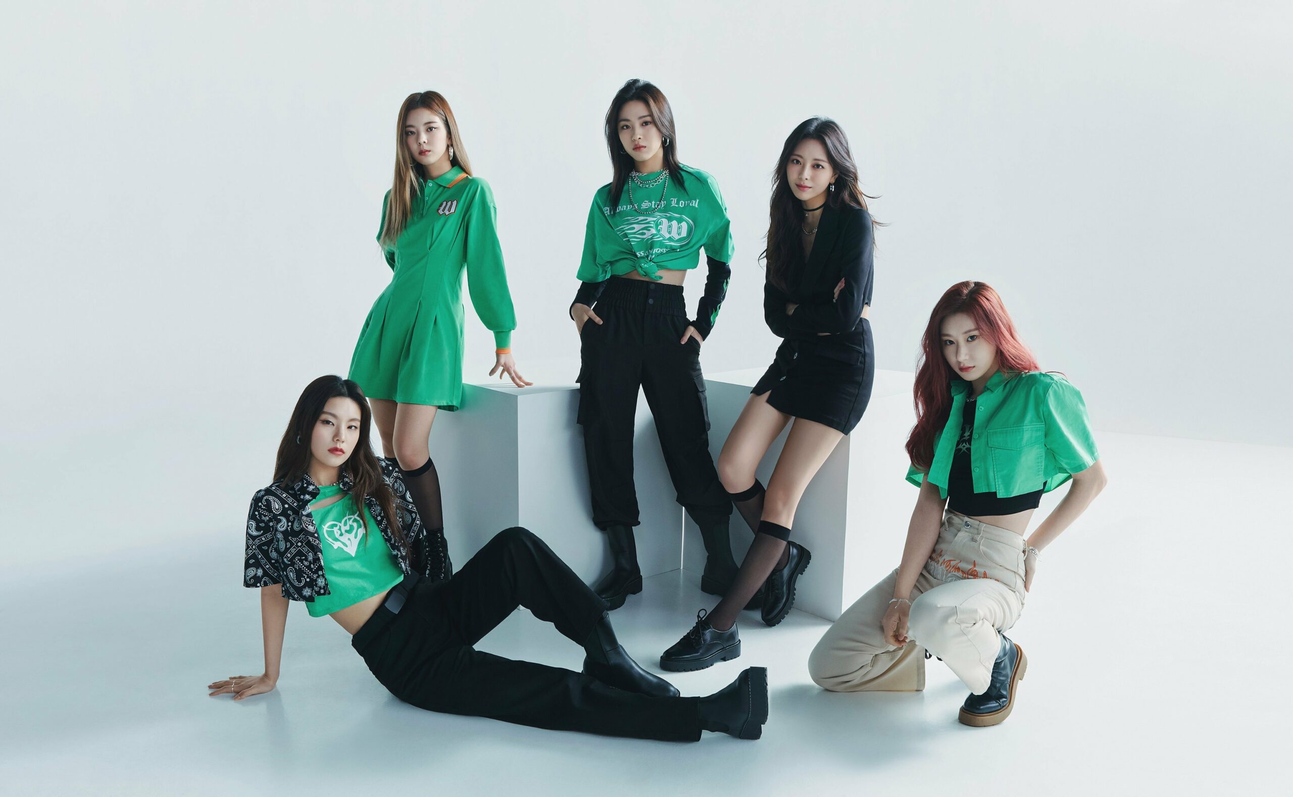 Edisi Terbatas DIVIDED Hasil Kolaborasi ITZY dan H&M