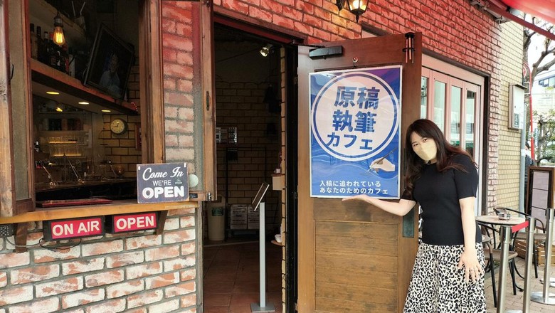 Di Jepang Ada Kafe Unik Khusus untuk Pengunjung yang Dikejar Deadline