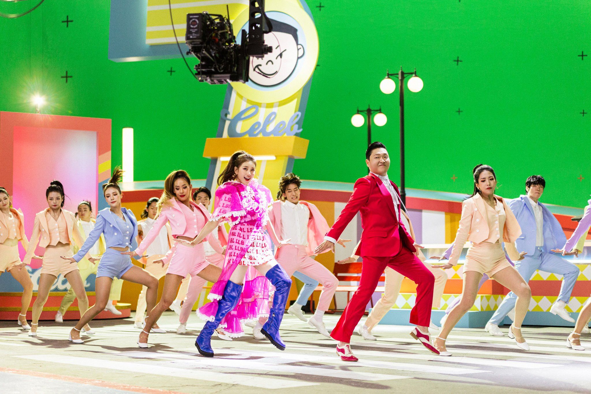 Suzy 13 Kali Ganti Baju di MV Terbaru PSY Berjudul “Celeb”