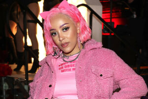 Gara-gara Operasi Amandel Doja Cat Batalkan Tur Konsernya