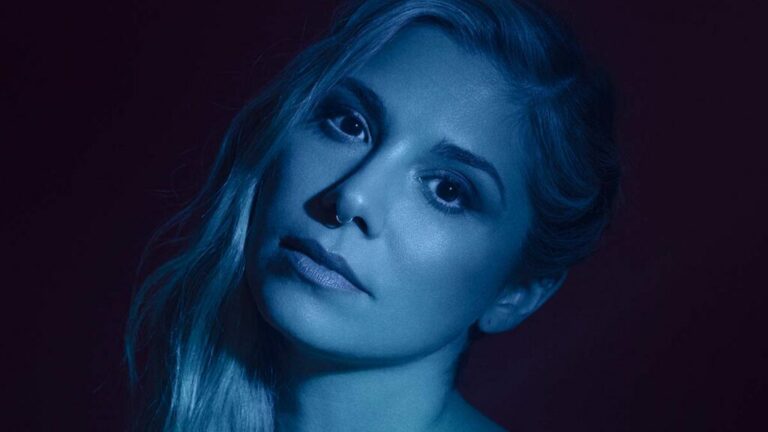 Kisah Move On Dari Duka Christina Perri Lewat Album “a lighter shade of blue”