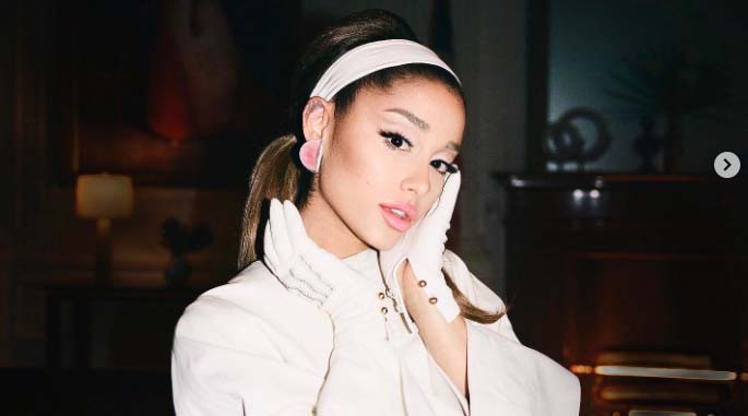 Rekor Baru! Ariana Grande Punya 7 Lagu Lebih Dari 1 Miliar Streaming di Spotify