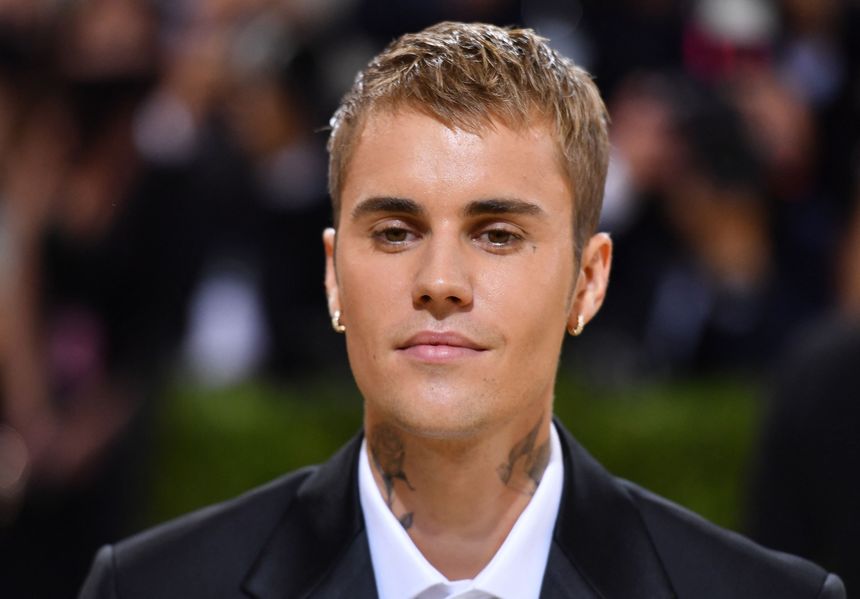 Justin Bieber Terpaksa Kembali Tunda Tur Dunia Demi Kesehatan