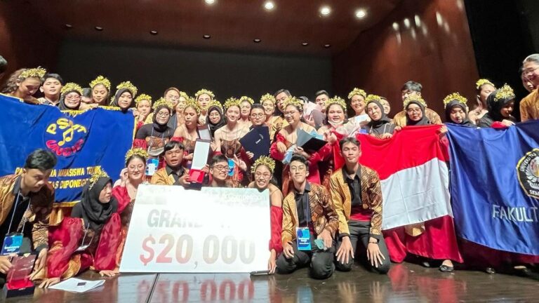 Wow! Mahasiswa UNDIP Berhasil Juarai Kompetisi Dunia Paduan Suara di Korea