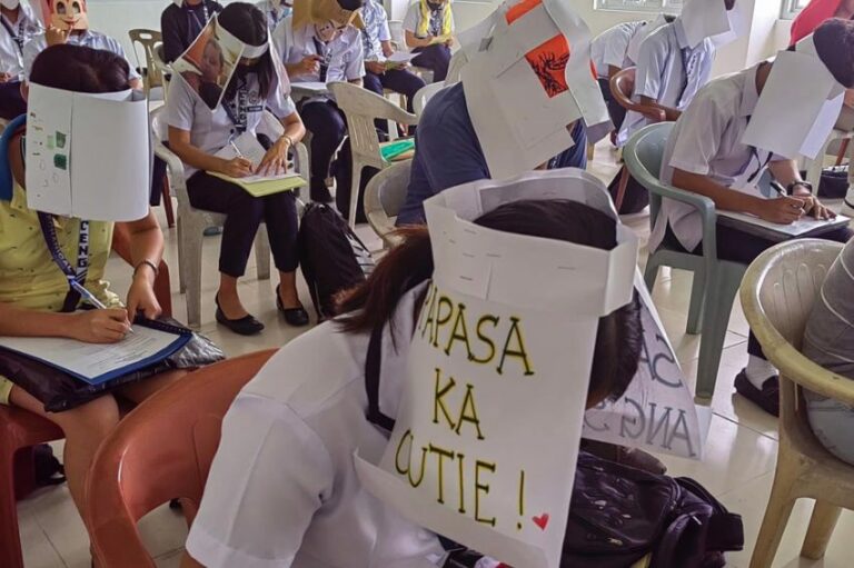 Dosen di Filipina Paksa Mahasiswa Pakai Topi Anti Nyontek Pas Ujian