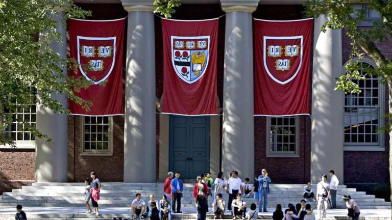 Pelajar Bisa Merasakan Kuliah di Harvard University Lewat Program FDH
